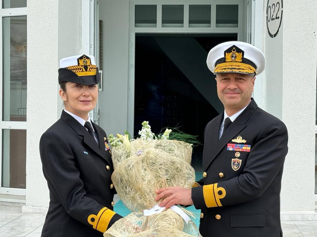 İlk kadın amirali Gökçen Fırat Deniz Harp Okulu öğrencileriyle TCG Nusret'te buluştu 8